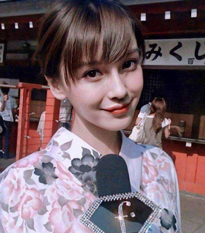 baby说因为自己长得太好看而烦恼很多,看到她的早期照片,我信了_杨颖