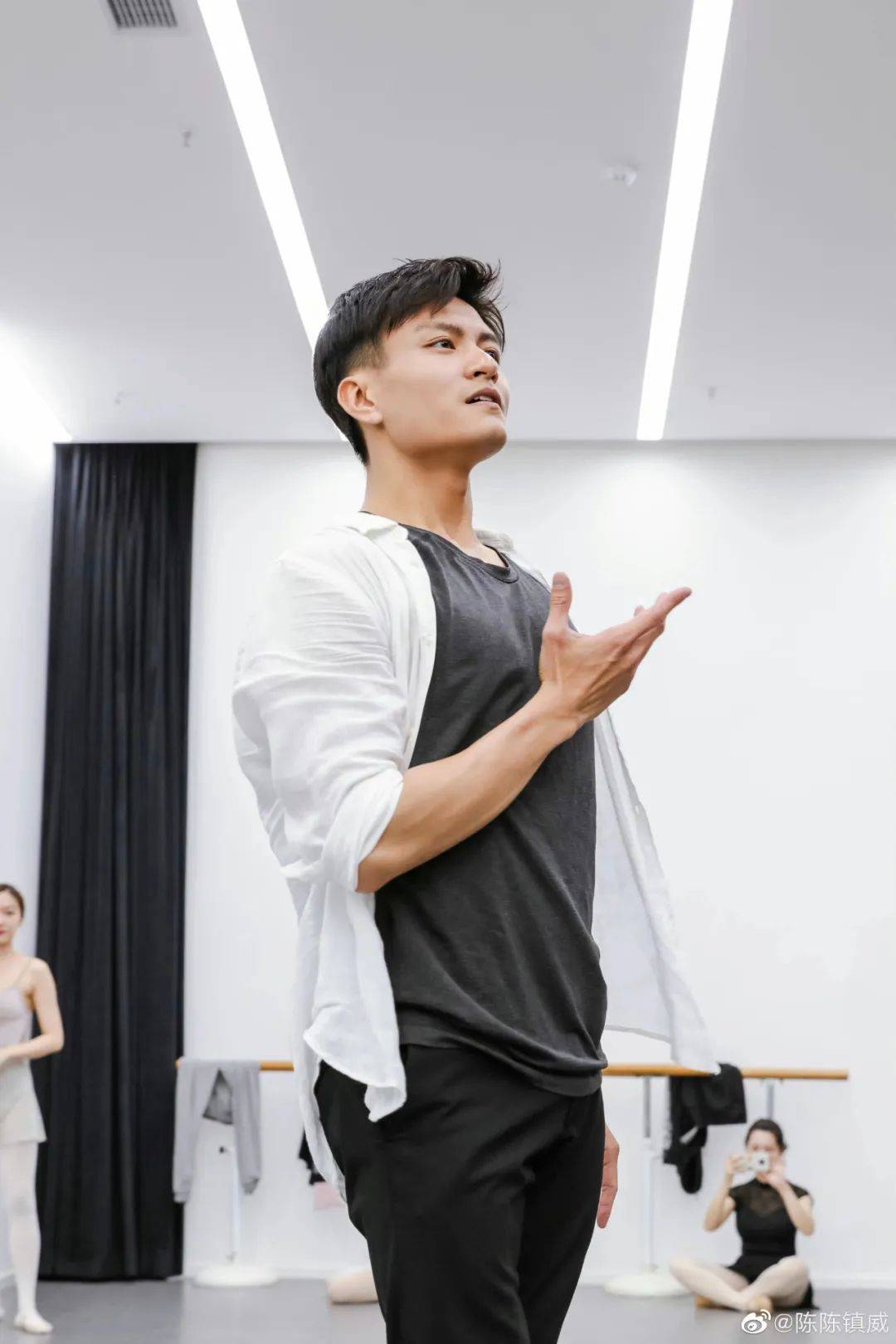 陈镇威荣升纽约城市芭蕾舞团首席演员创造历史成为舞