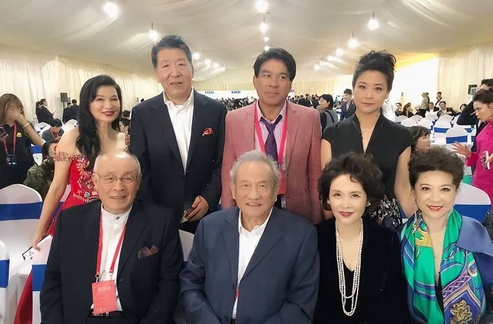 杨在葆逝世1年多了,小娇妻陈丽明的选择令人泪目_夏启英_表演_演艺