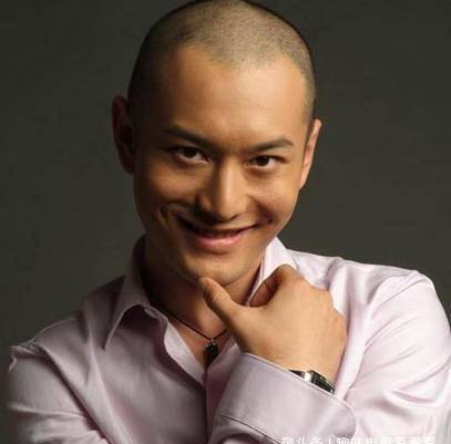 黄晓明新片路透照,秃顶造型堪比秦昊,扮丑也要走实力派?