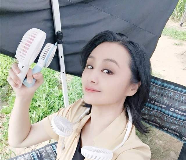 原创46岁曹颖清宫造型曝光眼睛凹陷皮肤苍老女神老了就变谢大脚