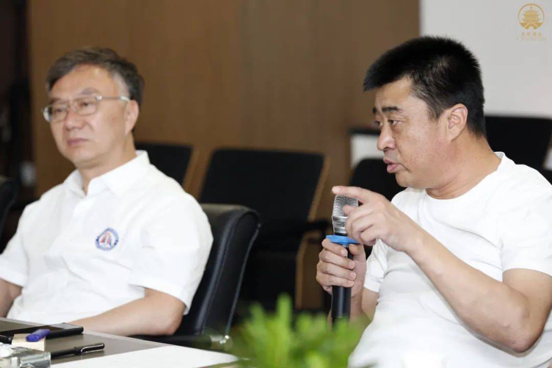 陕西中樽文化产业投资集团董事长郭金平▲与会嘉宾体验诗酒文化