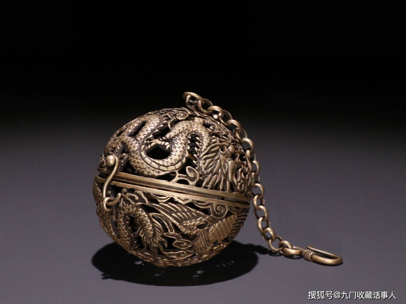 清代:银鎏金龙凤纹香球._生活_古代_通体