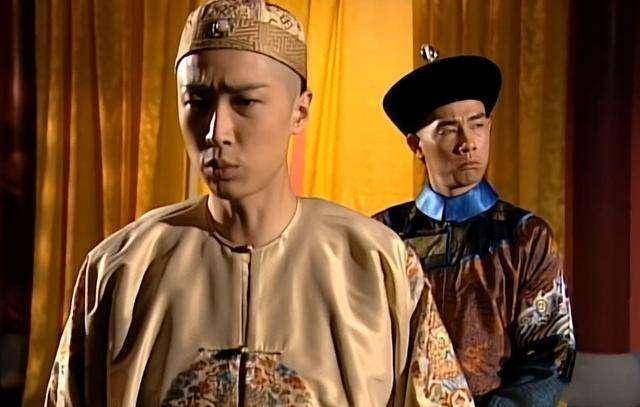 陈小春版《鹿鼎记》刘一舟,晒圣诞合影,合影中还有尹天照!_韦小宝_骆达华_方怡