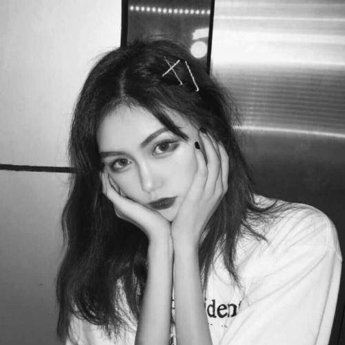 女人黑白头像高冷魅惑温柔本身天使吻过的女孩