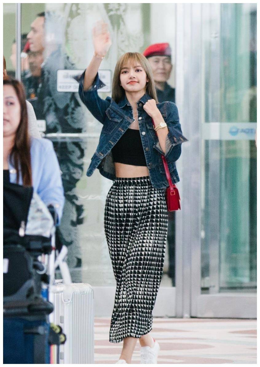 原创一双小白鞋等于一万种穿法甜美温柔一鞋搞定春天直接照着穿