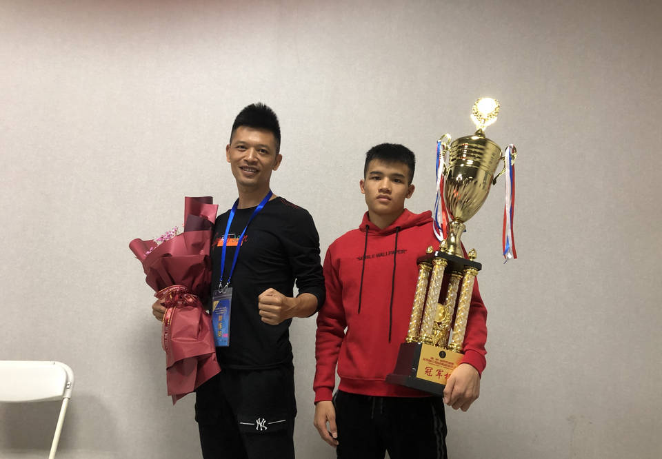 原创中国搏击未来领军人最强高中生张沛勉4次击倒前冠军惊艳全场