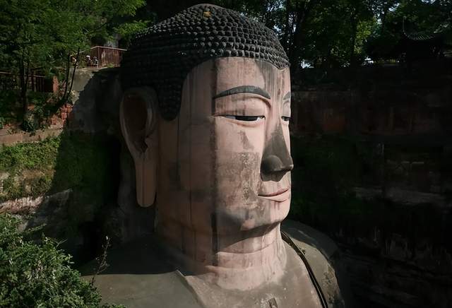 原创
乐山大佛的鼻子为何是黑色,专家经采样调查,揭开了其中的秘密