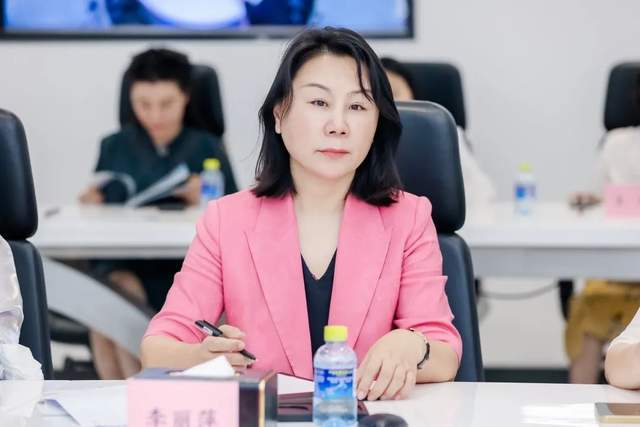 李丽萍 深圳市女企业家商会副会长,深圳市华珑医疗科技发展有限公司