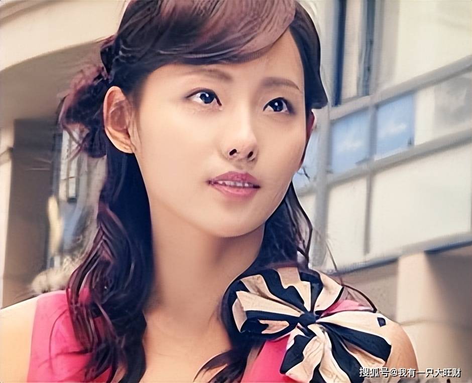 原创花开半夏程秀秀是刁蛮任性的黑道千金却只对魏如风倾尽一切