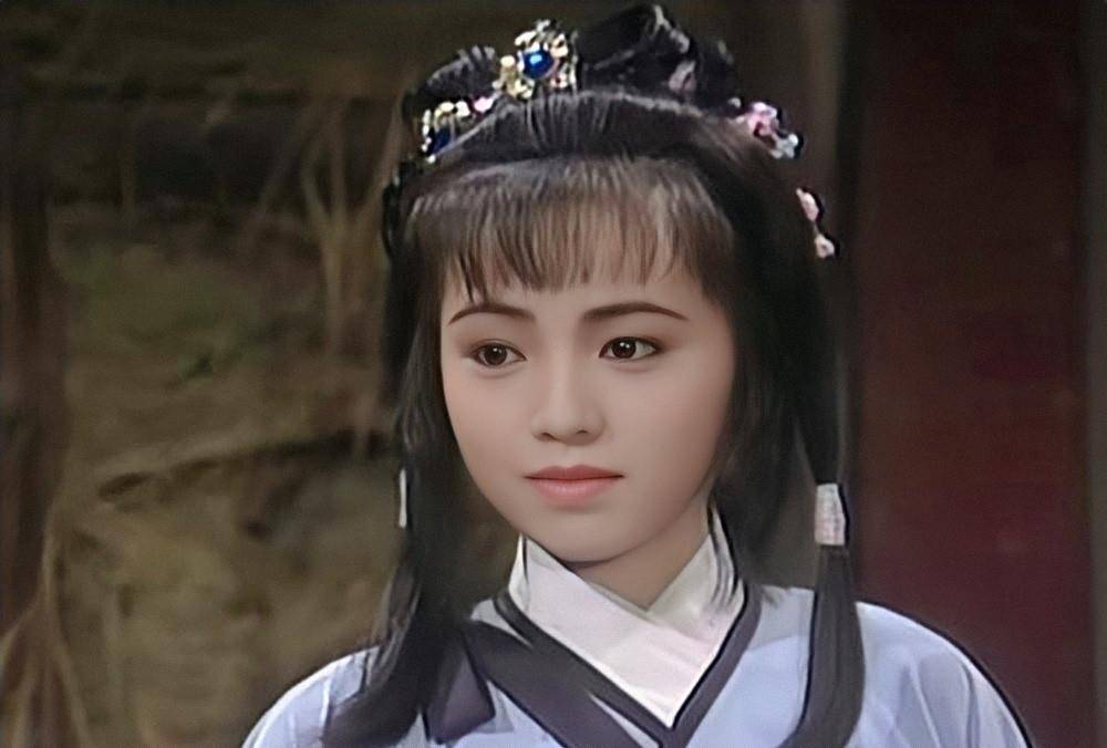 九姑娘邓萃雯的狼狈爱情和她的唏嘘过往