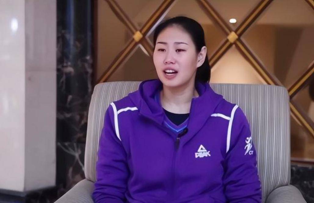 颜妮曾经是中国女排队员.她身高1米92,是女排新位置上的副攻.