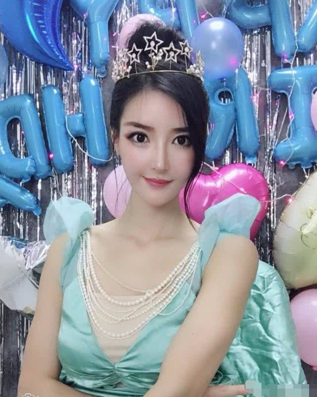 原创曾经的车模女神，因容貌僵硬被时代遗弃，现晒出美照，直呼认不出