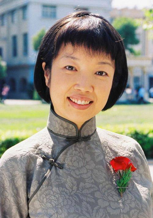 电视著名主持人,特型演员黄薇,自曝拍戏21年从不敢与刘劲对视