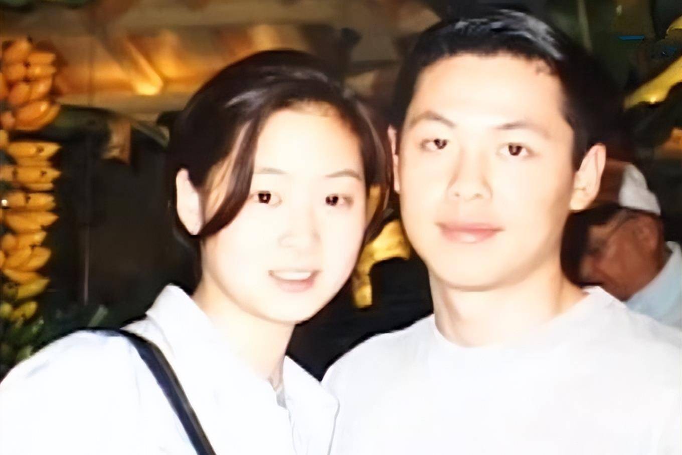 孙芸芸晒一家三口合影帅气儿子正面照首曝光是40亿集团继承人