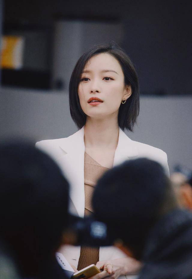 原创倪妮生图有多惊艳白色西装气质动人不愧是生图高手