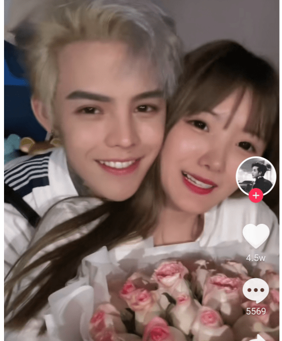 原本以为殷世航和套路璐的求婚仪式会很浪漫,可让人没想到的是他却借