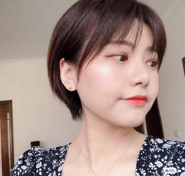 脸型决定发型!方脸留中长发,圆脸留短发,长脸留卷发,准没错_女孩子_颧骨_审美观