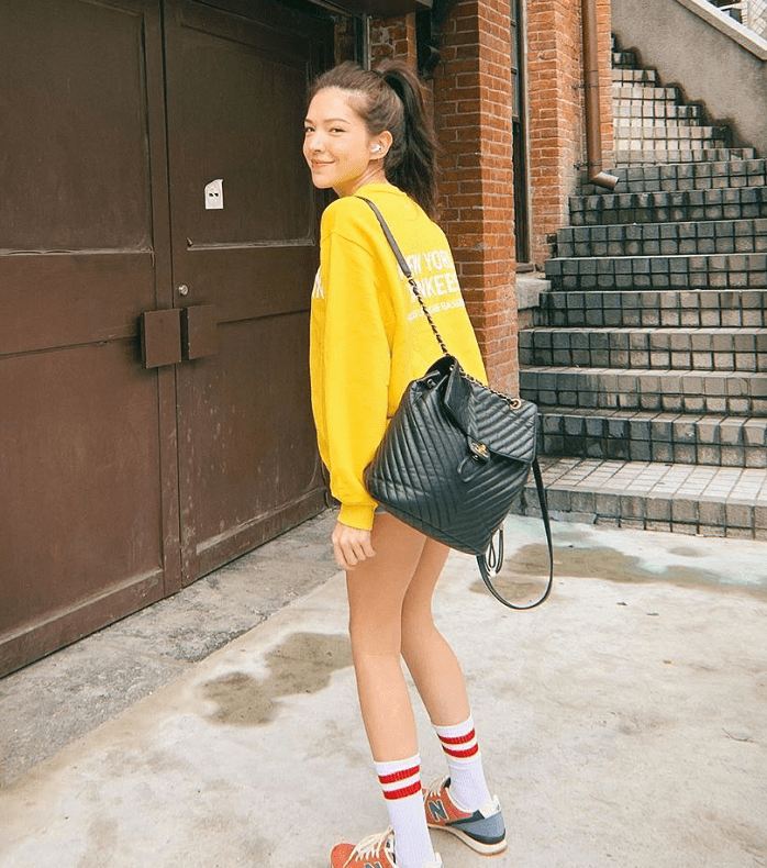 许玮甯私服秀腿真高调下衣失踪秀出铅笔腿实名羡慕