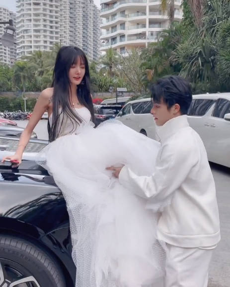 殷世航和套路璐之间可以说就是利益关系,所以他们是不是情侣就已经不