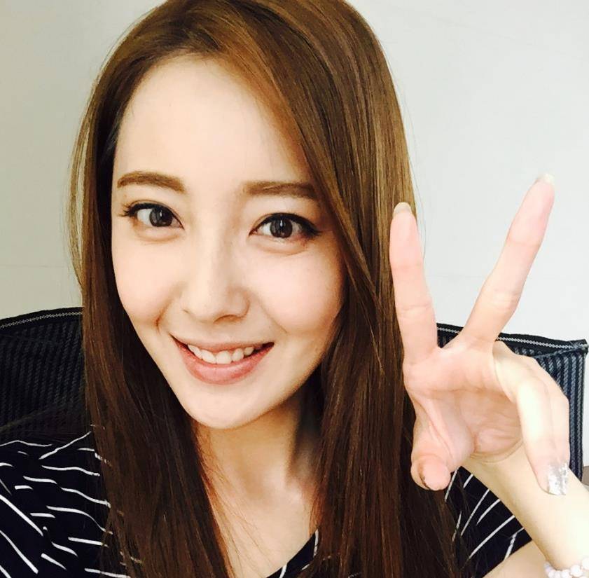 后来米露和杨玏在深夜一起骑自行车的视频被拍到,双方均不承认这一段