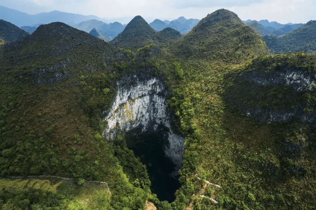 广西发现巨大天坑,深192米内藏原始森林,天坑有何研究价值?_喀斯特_世界_中国