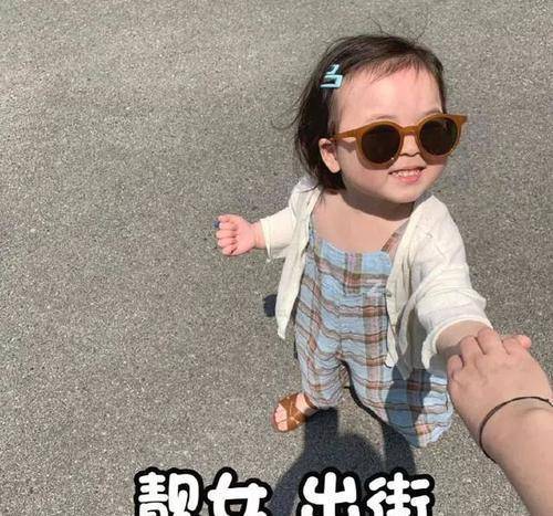 5岁女孩带着妹妹爆红,实力圈粉百万,网友:不许减肥_表情_黄夏温_妈妈