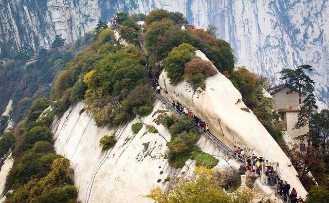 原创泰山有深厚的历史文化底蕴有秀美的黄山那么华山呢