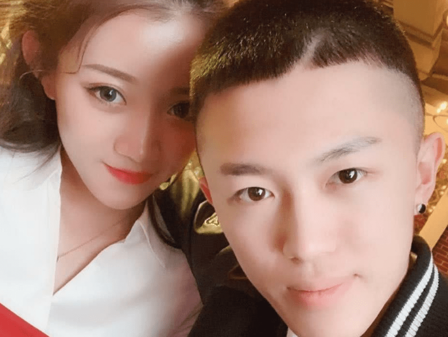 小伊伊夫妇遭圈内网红嘲讽,收电商200万坑位费,花