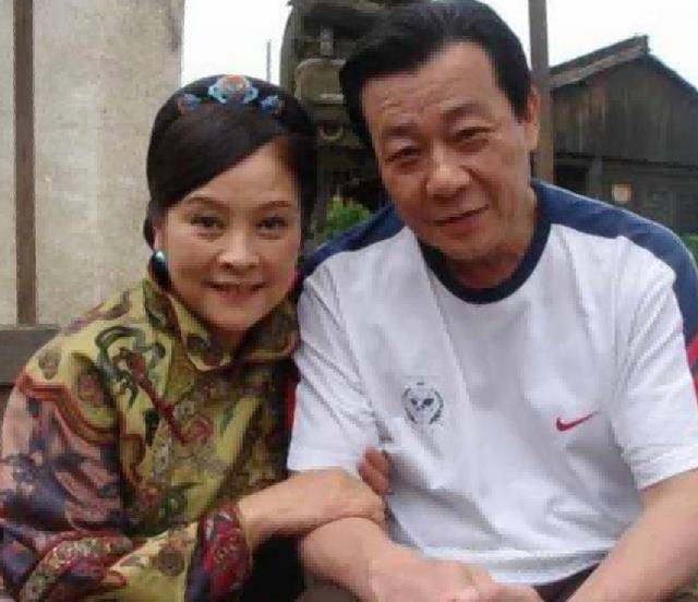 董骠他的一生演了无数的配角,却有4位妻子和7个孩子
