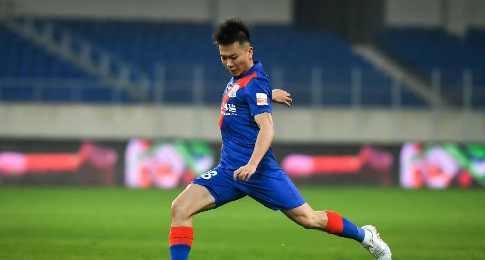 u23主力受伤,申花"恶汉"组合重出江湖,放弃1将留隐患,目标3分_柏佳骏