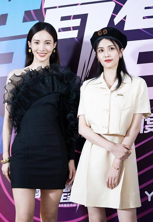 原创金晨直角肩好显眼一袭抹身材礼服大秀身材真令人羡慕