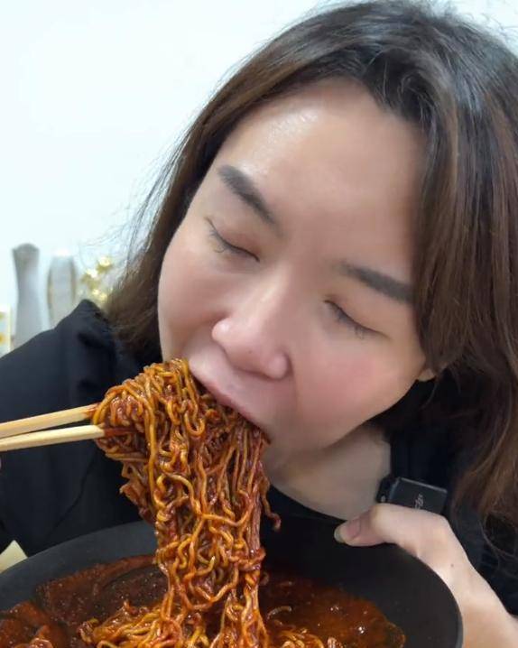 食欲,浪胃仙虽然长得不好看,可他大口吃饭的样子,会让粉丝觉得很饿