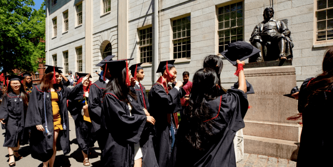 ​哈佛校长2022年毕业演讲：去拥抱未知的世界！