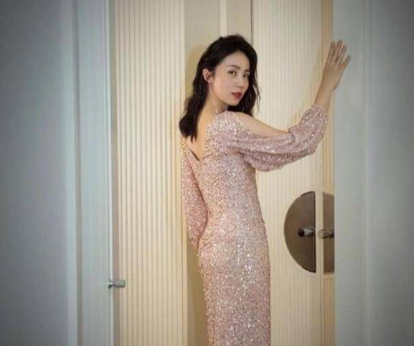 在一部戏收割胡歌,袁弘,刘笑三位演员的荧幕初吻,作为唐人一姐的她也