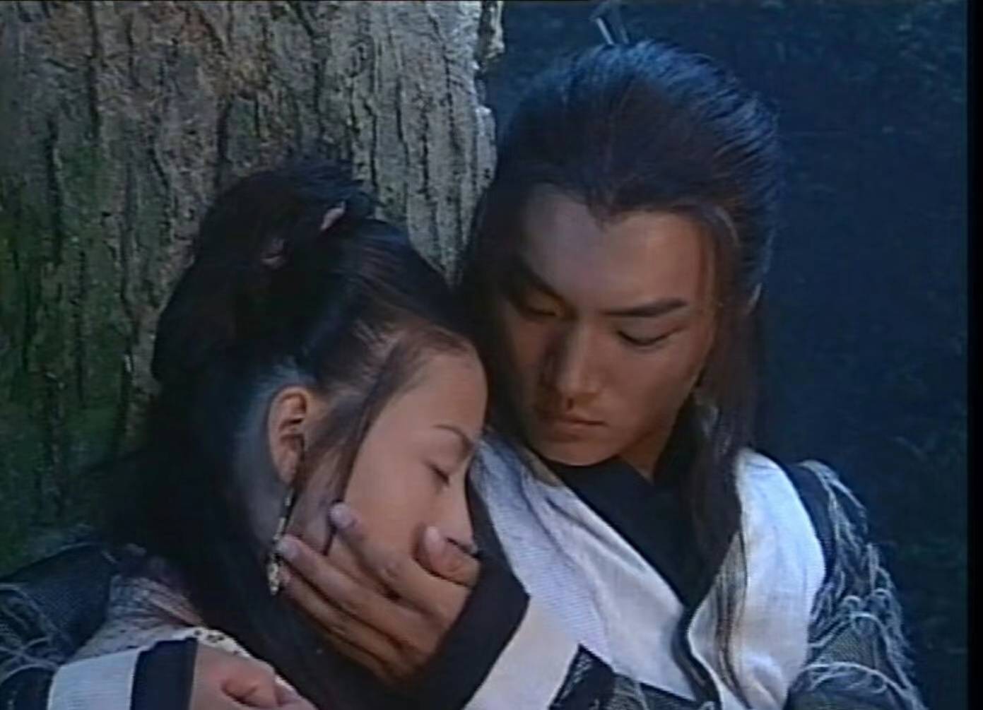 因为优秀的表现,赵鸿飞拿到了饰演该剧男主角"云潇潇"的机会.