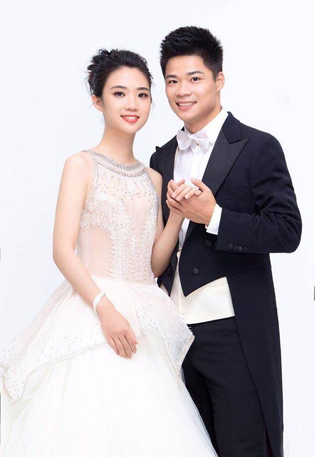 苏炳添妻子颜值原来这么高,就算素颜也很美,两人的合照温馨甜蜜