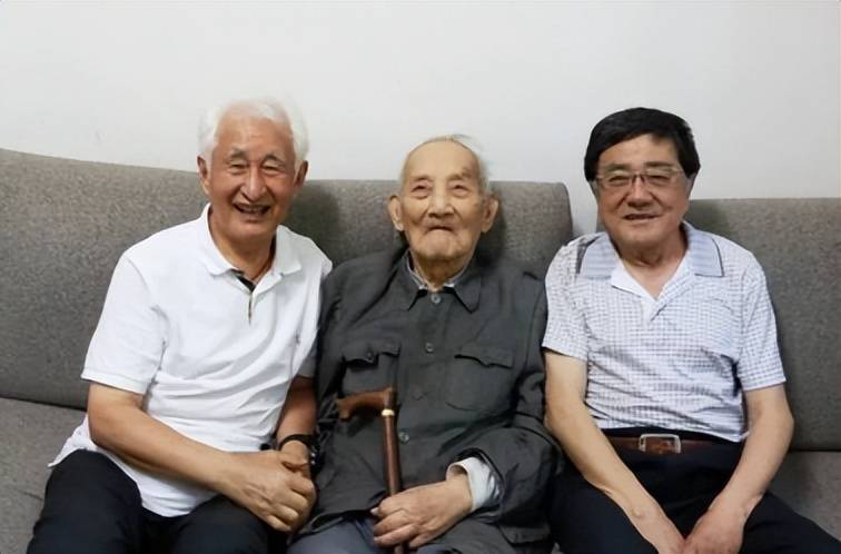 师生情六十载记酒界泰斗秦含章与学生高景炎季克良