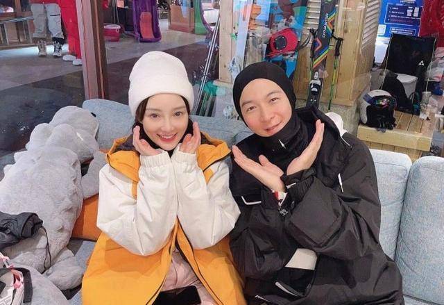 原创李小璐与主持人马智宇恋情曝光她晒出与男方夫妻合影霸气辟谣