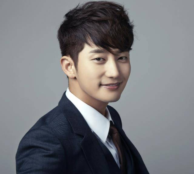 朴施厚:凭借《家门的荣光》爆红,为何44岁不婚?_丑闻_顶流_闵智慧