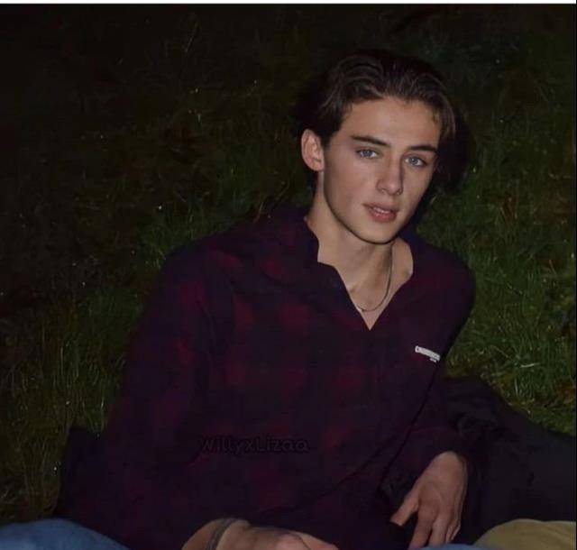 12岁被封世界第一美少年现在的他长成了希腊雕像脸