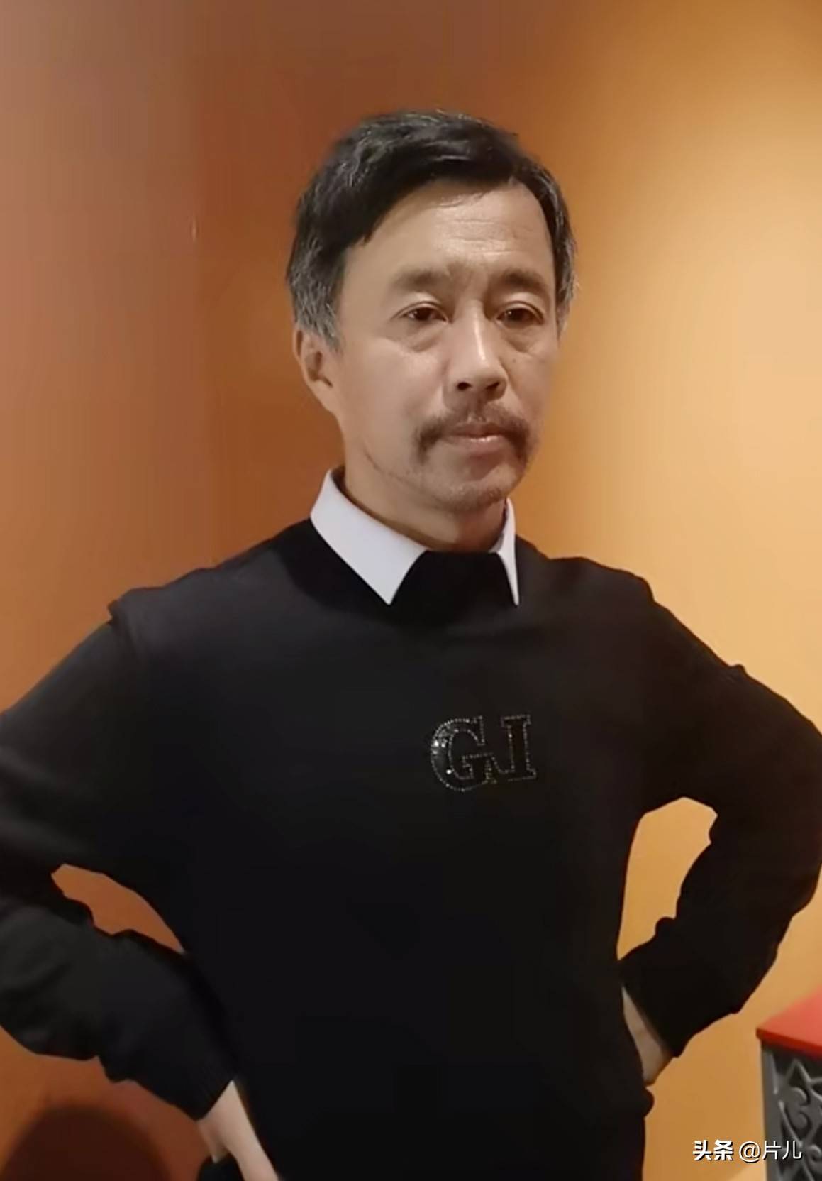 "流浪大师"出镜被封,网友质疑年入百万,为何只说不