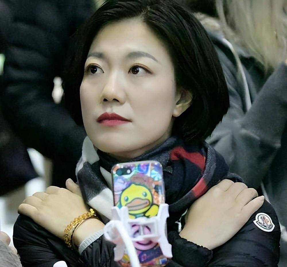 原创最惨冠军龙婷凭星光大道走红成春晚压轴如今在街头卖唱