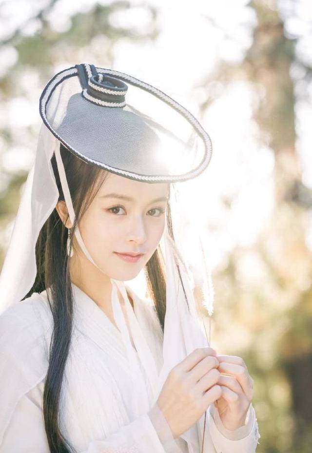 原创文咏珊扮演新版天龙八部王语嫣白色雪纺古装造型仙气十足