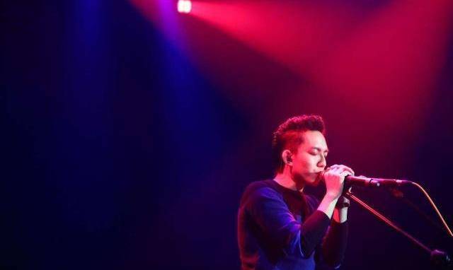 ktv流行歌曲排行榜_每次在KTV和好朋友告别点哪首歌合适,我强烈推荐这一首