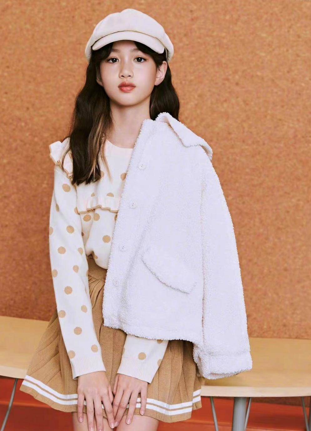 钟丽缇大女儿考拉长大了完全遗传妈妈的美貌和继父张伦硕越来越像