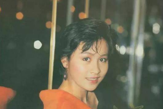 原创刘嘉玲包场豪华大露台素颜生图曝光眼部皱纹有点惊悚