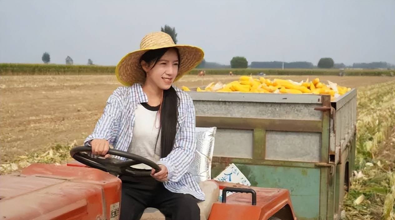 网红麦小登被求婚成功,爱情事业双丰收,成名历程值得