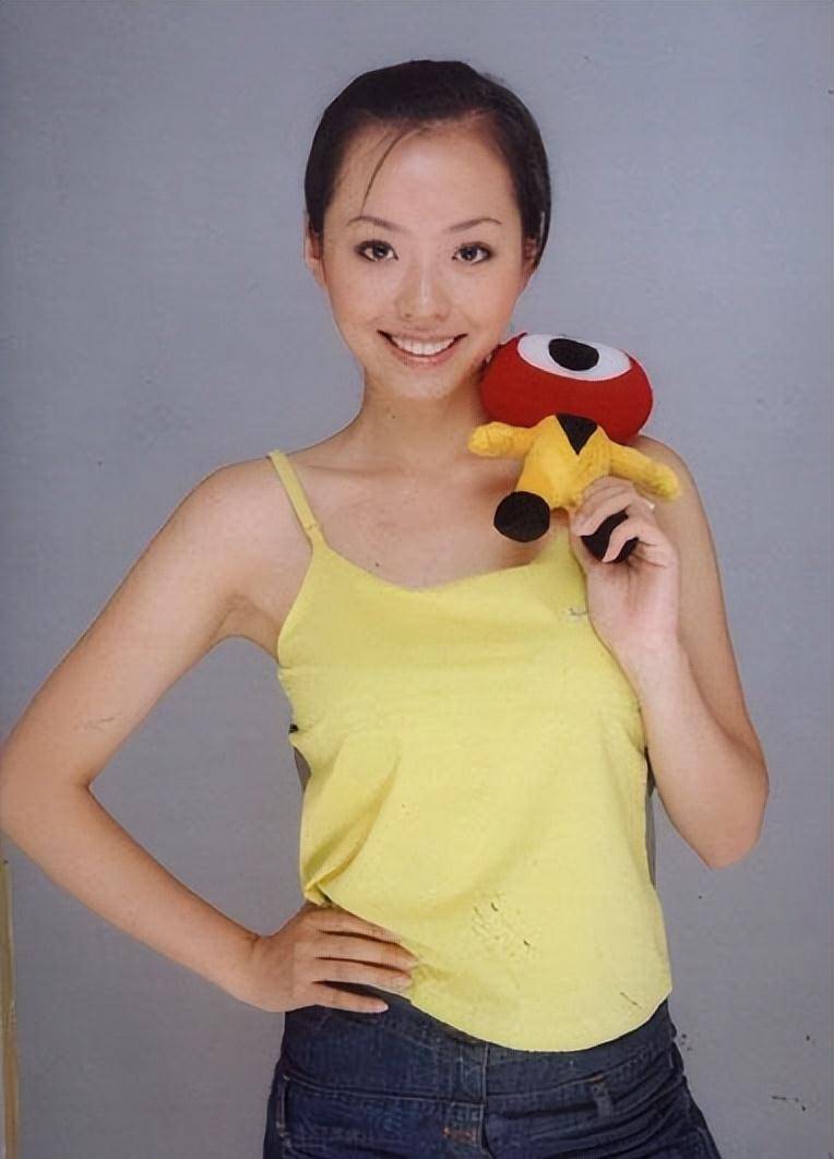 原创缺爱公主张靓颖相爱15年损失6亿任正非花天价买歌请她唱