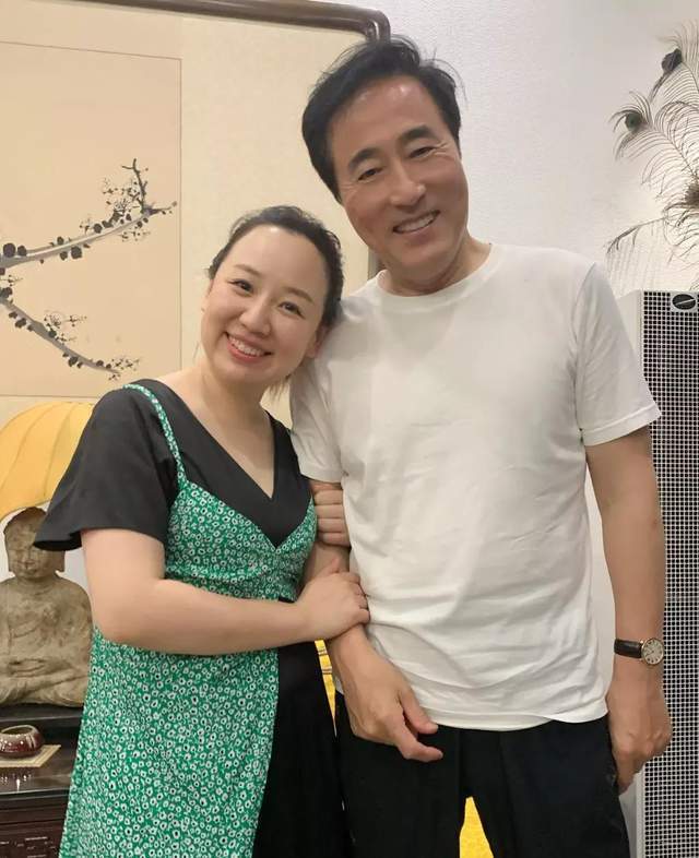 原創助力二叔帶貨30年後關凌女兒如當年圓圓64歲楊立新頭髮烏黑